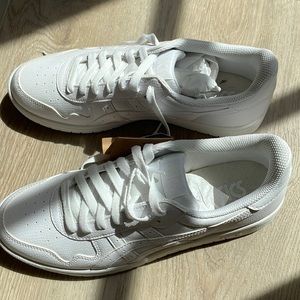 Brand new men’s Asics sneakers